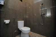 Toilet Kamar Hotel Royal Kupang 