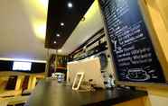 Bar, Cafe and Lounge 6 Avilla Hotel Pangkalan Bun