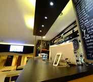 Bar, Cafe and Lounge 6 Avilla Hotel Pangkalan Bun
