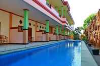 Kolam Renang Taxa Raya Guest House