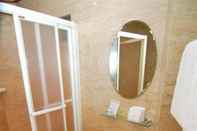 Toilet Kamar Lucky Palace Hotel