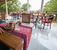 Bar, Cafe and Lounge 7 Bajo Komodo Eco Lodge