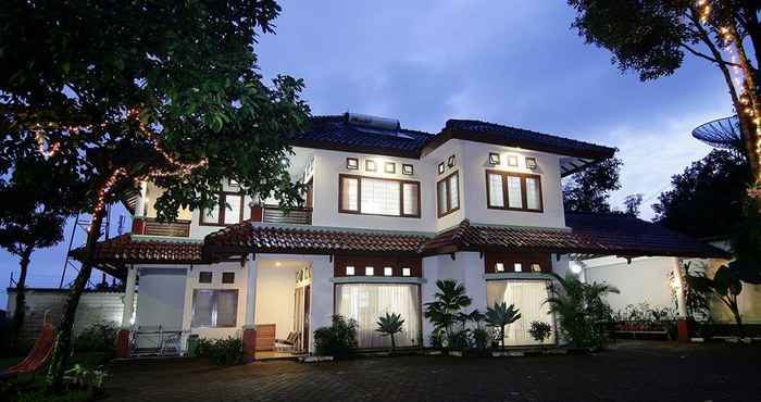 Exterior Hotel Ponty Bandung