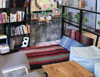 Lobi 2 Thonglor travellers hostel and cafe