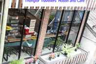 ภายนอกอาคาร Thonglor travellers hostel and cafe