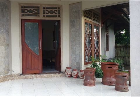 Exterior Bale Kekeri