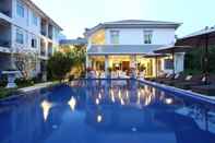 สระว่ายน้ำ Villa Amphawa Hotel