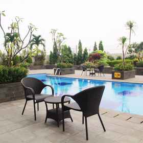 Swimming Pool 1 Nina's Apartemen Margonda Residence 4, Bimbel & Homeschooling Laskar UI 5 Hotels