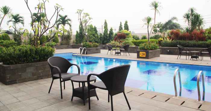 Swimming Pool Nina's Apartemen Margonda Residence 4