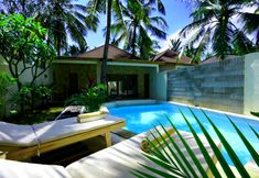 Kolam Renang 4 Senang Private Villa