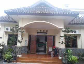 Luar Bangunan 2 Griyo Sastrowardoyo Guest House