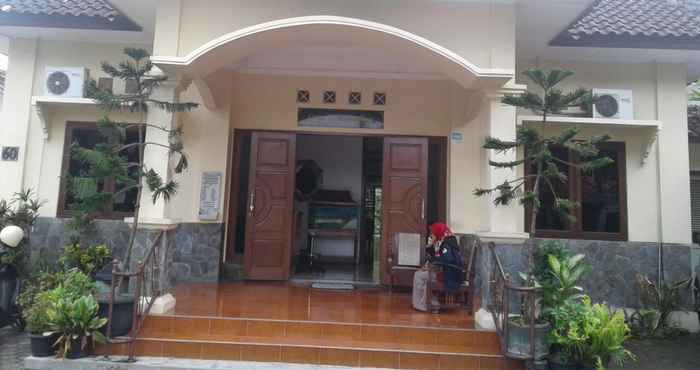 Luar Bangunan Griyo Sastrowardoyo Guest House