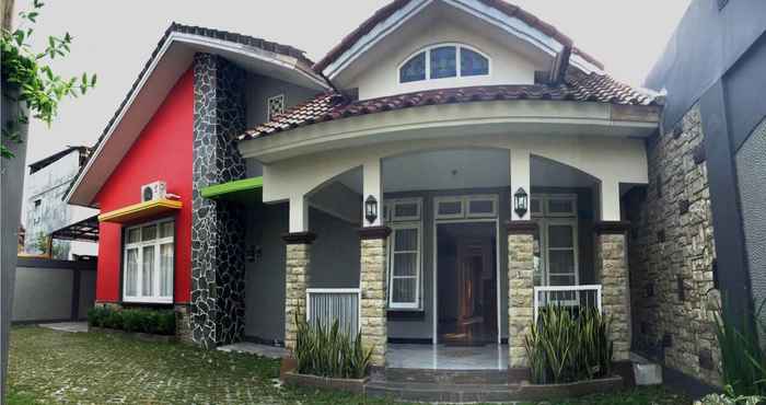 Luar Bangunan Pondok Tuman Homestay