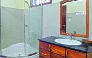 Toilet Kamar 6 Ngoc An Guest House