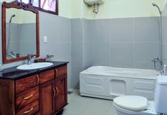 ห้องน้ำภายในห้อง 4 Ngoc An Guest House