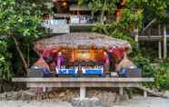 Bar, Kafe, dan Lounge 5 Astonishing, 6-Star, Private Beach Villa