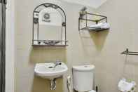 Toilet Kamar Lathysha Guest House