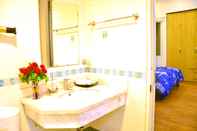 Toilet Kamar Mia House - Heart of Hanoi