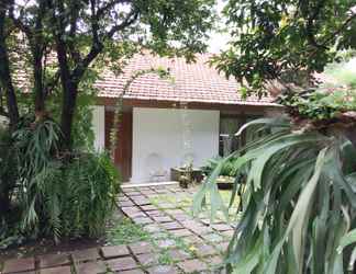 Luar Bangunan 2 Oude Bandung Guesthouse