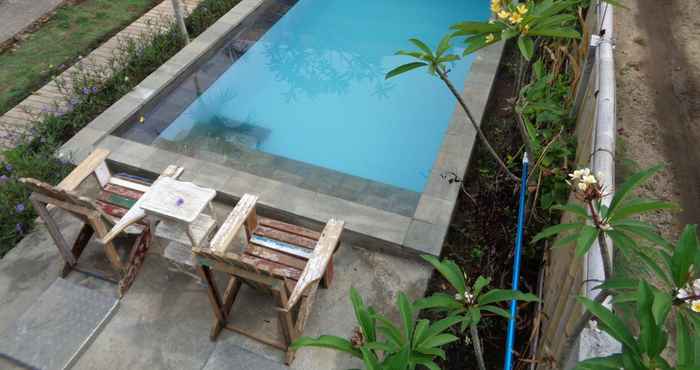 Kolam Renang Kakiang Guesthouse