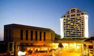 Thumrin Thana Hotel, Rp 668.369