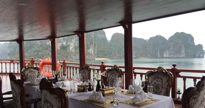 Restaurant Emperor Cruises Ha Long