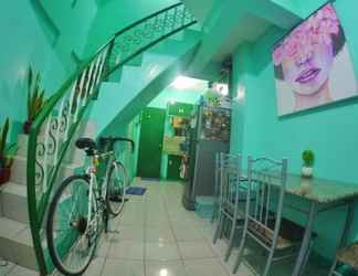 Bên ngoài 2 NoMadsMNL Backpackers Homestay