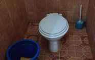 Toilet Kamar 4 JR Guest House