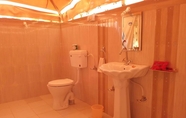 Phòng tắm bên trong 2 The Narayan Resort