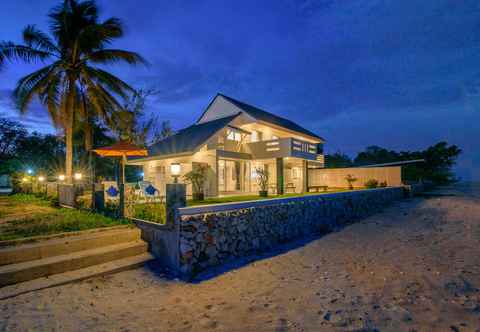 Bangunan C-Shore Private Beachfront House