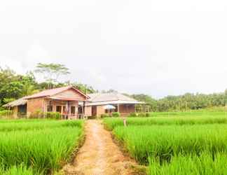 Exterior 2 Penginapan Srikandi Sawarna Homestay