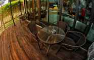 Bar, Cafe and Lounge 6 BED STOP Hotel Chiangmai