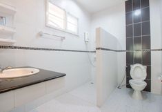 In-room Bathroom 4 Melon Home