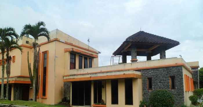 Exterior Villa Hani Bukit Danau