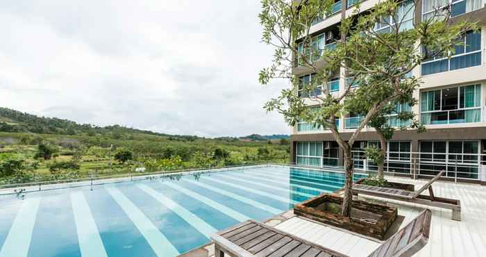 Kolam Renang JJ Condotel Airport Phuket 