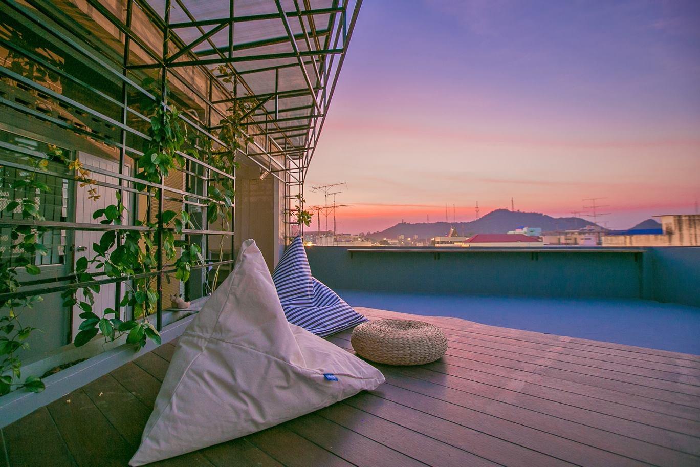 Lobby Chedi View Hostel & Rooftop Bar