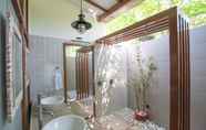 Toilet Kamar 3 KeRensia Private Pool Villas