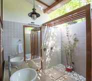 In-room Bathroom 3 KeRensia Private Pool Villas