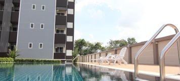 สระว่ายน้ำ 3 Gold Airport Suites