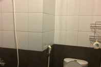 In-room Bathroom The Green Pramuka City by Dede