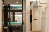 In-room Bathroom Asana Hotel & Residence