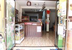 Lobby 7 Absolute House