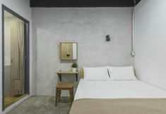 Bedroom 4 ORA Hostel Bangkok
