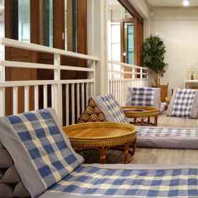 Fun Cafe & Hostel Bangkok 1, Hotel Sundara Clinic