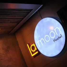 Lamoon Hostel 1, Khách sạn Wat Bowonniwet Vihara