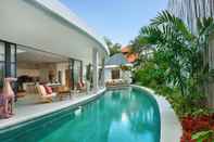 Swimming Pool Seminyak White Design Villa