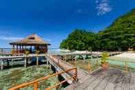 Kolam Renang Ora Beach Resort
