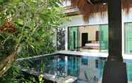 Swimming Pool 3 Villas Aelita