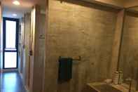In-room Bathroom Plubpla Hostel