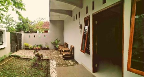 外観 2 Adikarta Guesthouse Janti Syariah